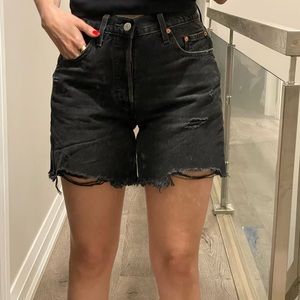 Levi’s 501 Womens mid thigh shorts